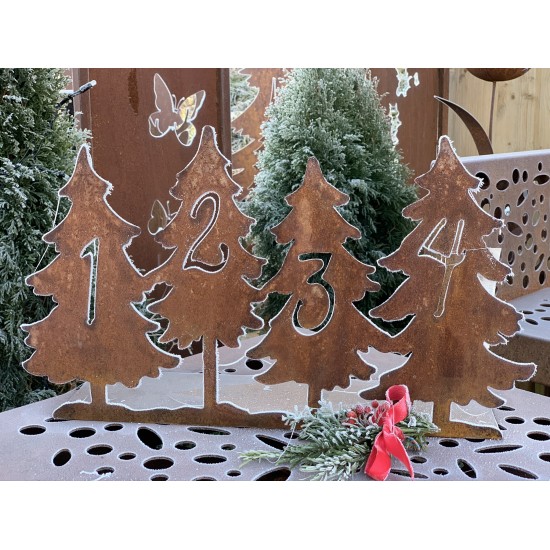 Weihnachtsdeko Tischdeko Advent Tannen mit Zahlen - Breite 51 cm 
Höhe 30 cm
Tiefe 14 cm
Breite 51 cm

