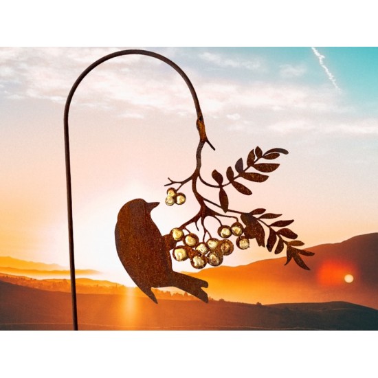 Vogel Deko Goldbeerenast mit Vogel hängend als Gartenstecker Höhe 120 cm 
Höhe 22 cm
Breite 22 cm
zzgl. Stab 120 cm
Verziert