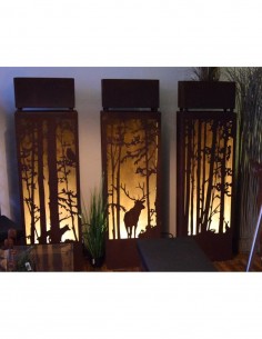 Wald + Wild 3er Set Rostsäulen Hirsch und Wald Szene 
Höhe 120 cm
Tiefe 20 cm
Breite 40 cm
Achtung! Versand nur innerhalb  2