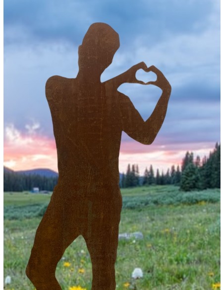 Menschen und Silhouetten Lebensgroße Figur - Tom - Hände bilden ein Herz - 184 cm hoch 
Lebensgroße Silhouette eines Mannes Tom