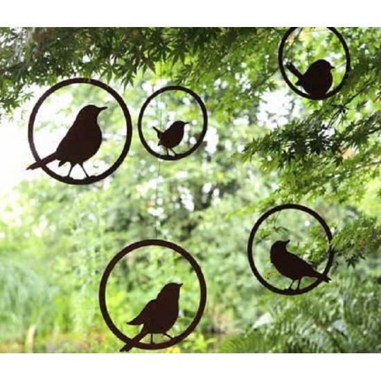 Deko zum Hängen Edelrost Vogel im Ring - Amsel - zum Hängen - Ø 22 cm Diese Amsel im Ring kann einfach an einen Baum oder an ein