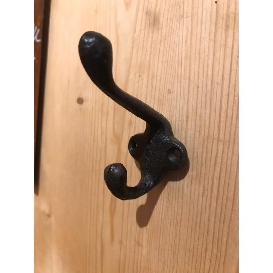 Start Gusseisen-Haken - 2er-Haken Kleiderhaken aus Gusseisen - 2er-Haken
Mit diesen schönen Kleiderhaken aus Gusseisen, kannst 