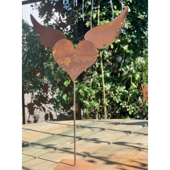 Start Herz mit Flügeln auf Standplatte als Gartendeko Rost 
Herz Breite 23 cm, Höhe 15 cm


auf einer stabilen Standplatte
