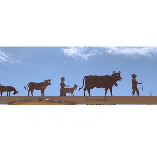 Allgäu Deko Rost Kalb Mini auf Standplatte - 15 x 20 cm 
Höhe: 15 cm
Breite: 20 cm
mit Schleife

Unser Rostdeko Mini Kälbch