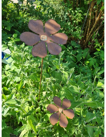 Blumen und Bäume Blütentraum mit Goldpunkt als Gartenstecker - 100 cm hoch Gartenstecker Blüte mit einem Goldpunkt mittig.

Hö