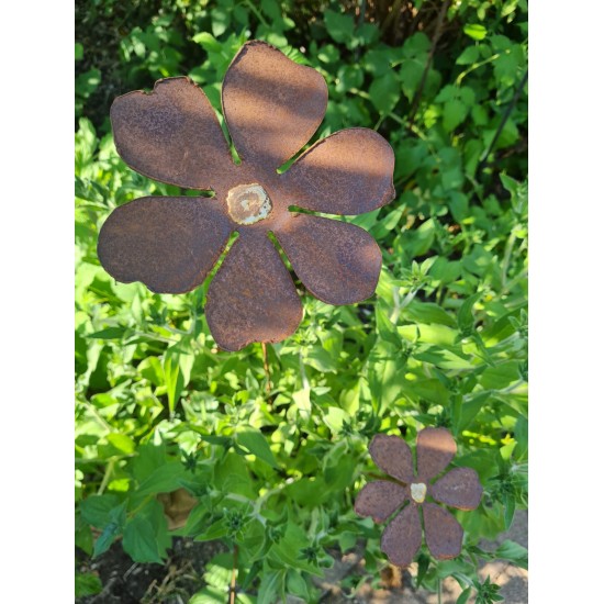 Blumen und Bäume Blütentraum mit Goldpunkt als Gartenstecker - 100 cm hoch Gartenstecker Blüte mit einem Goldpunkt mittig.

Hö