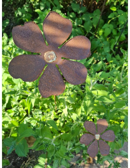 Blumen und Bäume Blütentraum mit Goldpunkt als Gartenstecker - 100 cm hoch Gartenstecker Blüte mit einem Goldpunkt mittig.

Hö