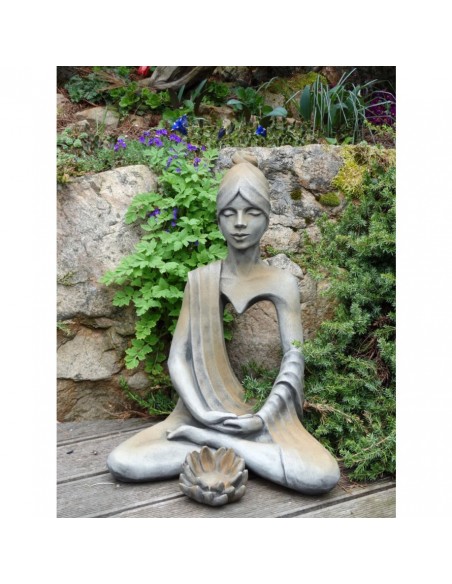 Steinfigur Yoga meditierend mit Anahata - Herchakra