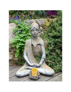 Steinfigur Yoga meditierend mit Anahata - Herchakra 2