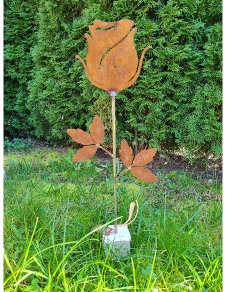 Rosen Edelrost Rose auf Stein klein - Höhe 52 cm Filigrane Rose aus rostigem Metall auf Stein
Diese liebevoll ausgelaserte Rose