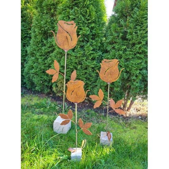 Rosen Edelrost Rose auf Stein klein - Höhe 52 cm Filigrane Rose aus rostigem Metall auf Stein
Diese liebevoll ausgelaserte Rose