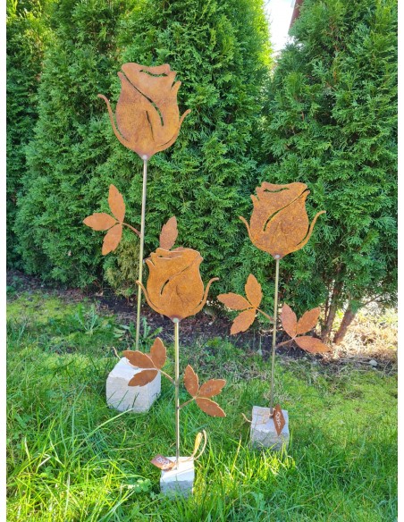 Rosen Edelrost Rose auf Stein klein - Höhe 52 cm Filigrane Rose aus rostigem Metall auf Stein
Diese liebevoll ausgelaserte Rose