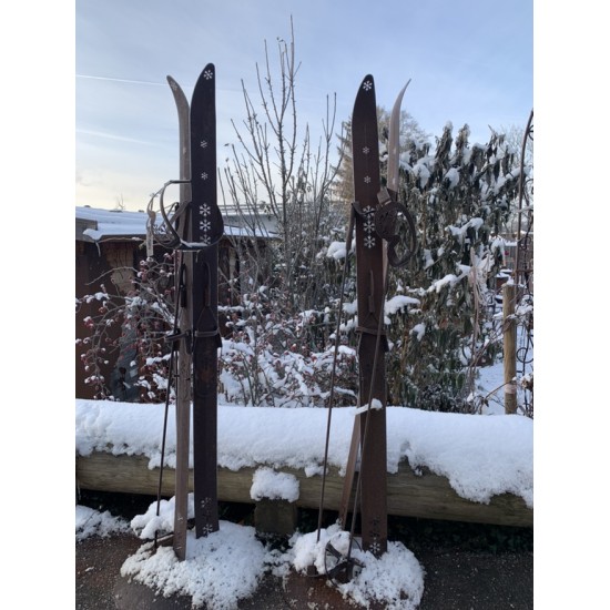 Deko Ski und Langlauf Edelrost Deko-Skier mit Stecken und Brille zum Stellen - Höhe 165 cm Schöne Edelrost Deko-Skier mit Stecke