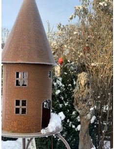 Vogelhäuser Edelrost Vogelhaus mit 3 gebogenen Stäben als Laternen und Meisenknödelhalter 
Dieses Edelrost-Vogelfutterhaus dien 2