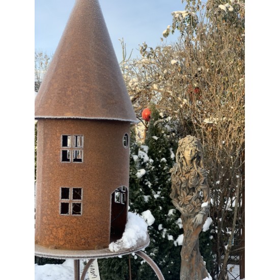 Vogelhäuser Edelrost Vogelhaus mit 3 gebogenen Stäben als Laternen und Meisenknödelhalter 
Dieses Edelrost-Vogelfutterhaus dien