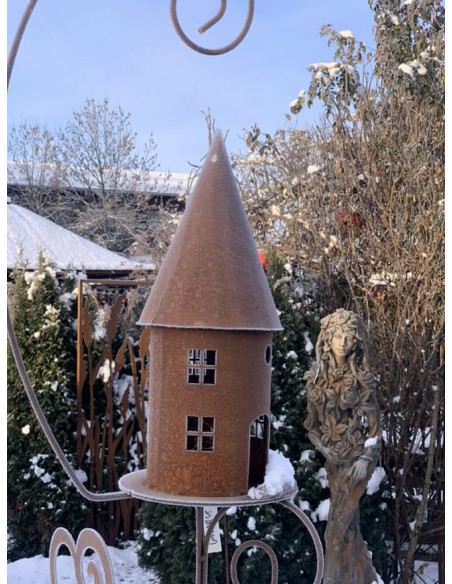 Vogelhäuser Edelrost Vogelhaus mit 3 gebogenen Stäben als Laternen und Meisenknödelhalter 
Dieses Edelrost-Vogelfutterhaus dien