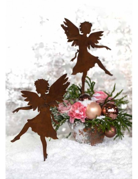 Weihnachtsdeko Tanzende Engelfigur auf Platte - groß - Höhe 55 cm Das große 55 cm hohe Engelchen tanz fröhlich umher. Diese hübs