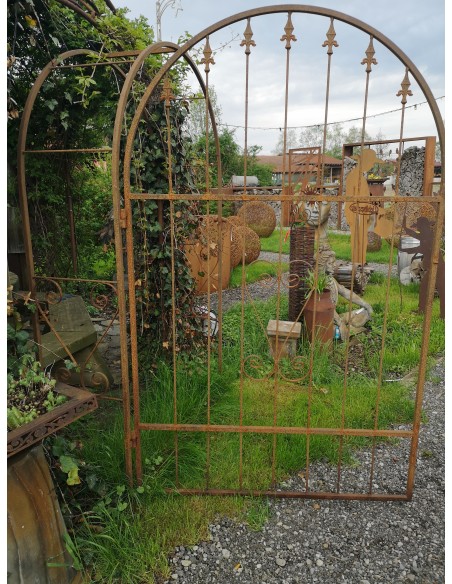 Rosenbogen Metall Rosenbogen mit Volltüre - einflügelig Breite 125 cm - Höhe 200 cm - edelrost 
Höhe 200 cm
Breite 125 cm
Tie