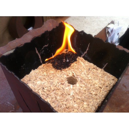 Brennbehälter für das Würfelfeuer