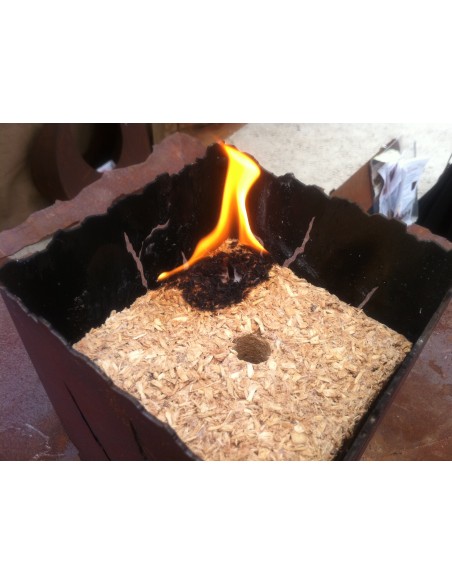 Brennbehälter für das Würfelfeuer