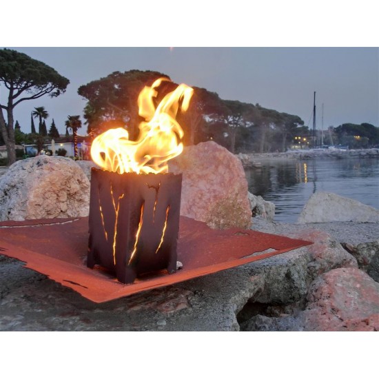 Brennbehälter für das Würfelfeuer