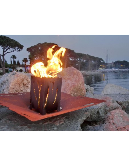 Brennbehälter für das Würfelfeuer