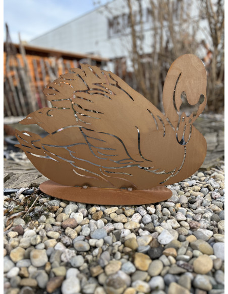 Gartenteich Edelrost Schwan auf Bodenplatte, Höhe 39 cm 
Unser Rostiger Schwan ist eine tolle Teichdeko für Ihren Gartenteich
