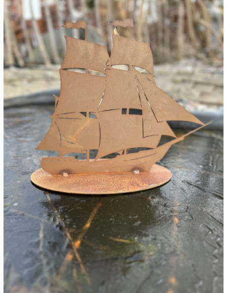 Teichdeko + Maritim Metall Deko Segelschiff - Albatross - Höhe 30 cm Kleines Deko Segelschiff aus Edelrost
Unsere Albatross ist