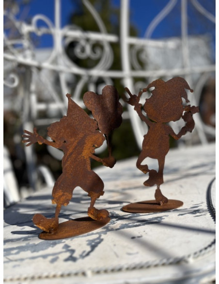 Gartendeko Rost Clown - Emily - 2 tlg. Set Höhe 20 cm - auf Platte Diese 2 Clowns sind auf einer fest angebrachten Bodenplatte.
