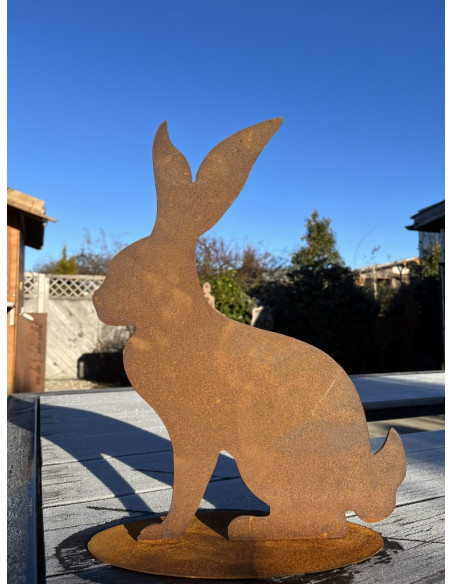 Hasen eleganter Deko Hase sitzend - auf Platte - Höhe 50 cm 
Dieser stolze Hase ist eine Zierde im Garten
Höhe 50 cm
