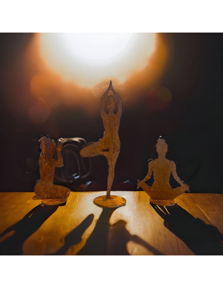 Yoga Deko - Figuren und Statuen mit Yoga und Meditation Positionen Yoga Mädel - Svenja - klein - Lotus Pose - auf Platte - Höhe 