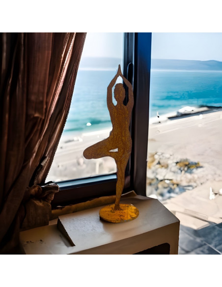 Yoga Deko - Figuren und Statuen mit Yoga und Meditation Positionen Yoga Mädel - Eva - klein - Baum Pose - auf Platte - Höhe 29 c