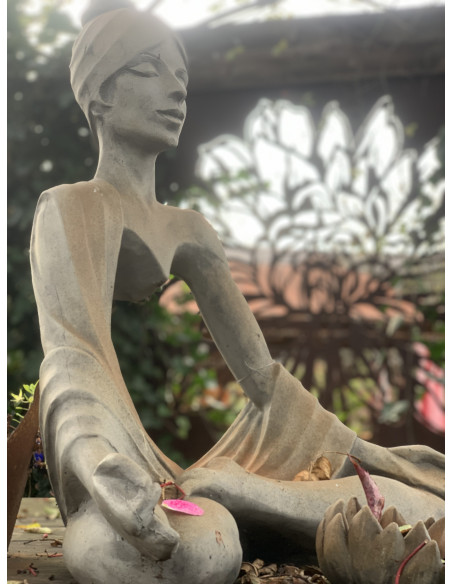 Stein mit Rostoptik / Steinguss Steinfigur Yoga Figur mit  Sahasrara Kronenchakra - Höhe 61 cm 
Höhe 61 cm
Breite 50 cm
Tiefe
