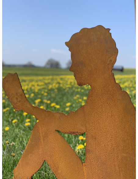 Gartendeko Rost Dekofigur lesender Mann mit Buch - Höhe 60 cm - klein 
Höhe 60 cm
Breite 61 cm
aus 3 mm Stahl
