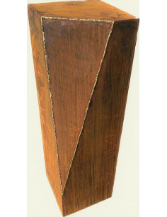 Rechteckige Säulen Podest Dreieck mit goldener Naht - Höhe 100 cm - Rostsäule 
Dieses Moderne Podest aus Metall ist mit seiner