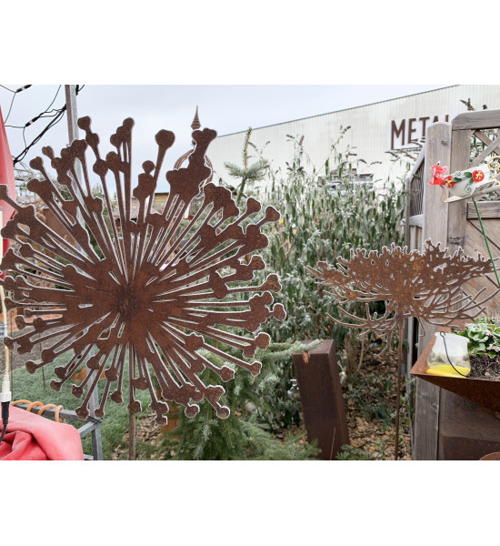 Blumenstecker Edelrost Blumen Gartenstecker Allium 40 cm Durchmesser (flach) Gesamthöhe 160 cm 
Dekorativer Blumenstab als Gart