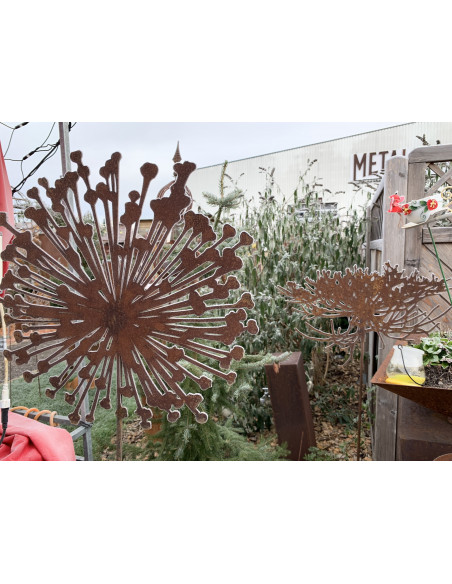 Blumenstecker Edelrost Blumen Gartenstecker Allium 40 cm Durchmesser (flach) Gesamthöhe 160 cm 
Dekorativer Blumenstab als Gart