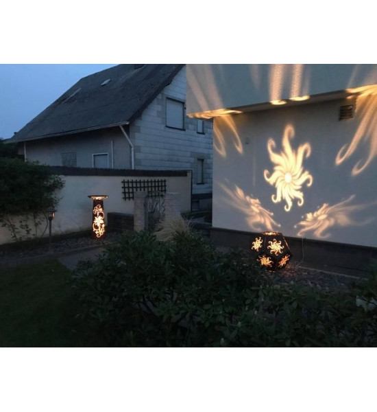 Rostdeko zum Beleuchten Sonnenwürfel, Set (43cm, 53 cm, 68 cm) Formschöner Edelrost Gartenwüfel mit ausgelaserten Sonnen.

Pro