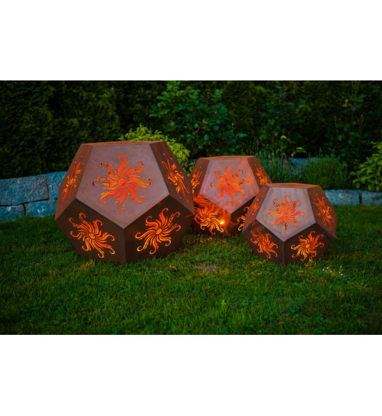 Rostdeko zum Beleuchten Sonnenwürfel, Set (43cm, 53 cm, 68 cm) Formschöner Edelrost Gartenwüfel mit ausgelaserten Sonnen.

Pro