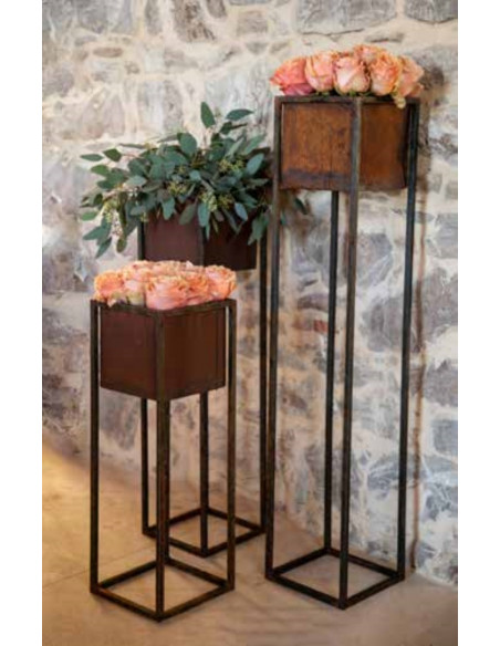 Start Metall Blumentopf in Vierkantgestell Höhe 80 cm - Topf 18 x 18 cm Die Töpfe sind in ein Gestell aus massiven Vierkant Stah