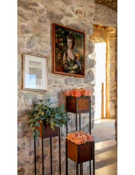 Start Metall Blumentopf in Vierkantgestell Höhe 80 cm - Topf 18 x 18 cm Die Töpfe sind in ein Gestell aus massiven Vierkant Stah