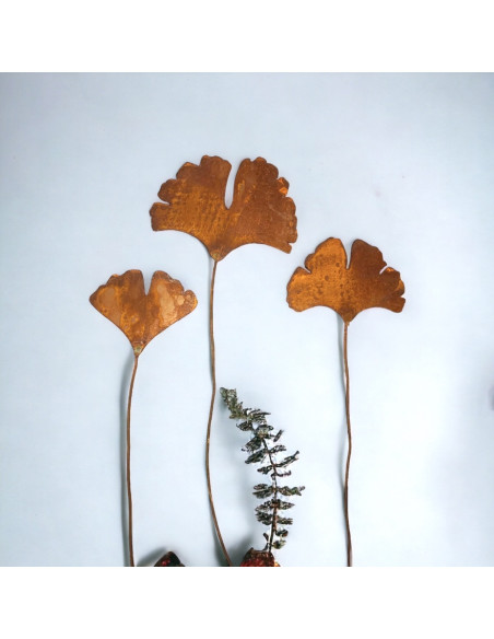 Gartenstecker Ginkgo Blatt als Gartenstecker - geschwungener Draht - Gesamthöhe 48 cm - Breite 15 cm - mittel Ginkgoblatt in der Gartenstecker Ginkgo Blatt als Gartenstecker - geschwungener Draht - Gesamthöhe 48 cm - Breite 15 cm - mittel Ginkgoblatt in der