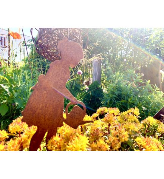 Gartendeko Rost gießendes Mädchen - Lisa - Höhe 18 cm - Gartenstecker und Stecker für Töpfe 
Höhe 18 cm
zzgl. Stecker