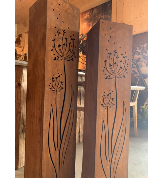 Rechteckige Säulen Rostsäule eckig - Allium im Wind - Höhe 110 cm - 22 x 22 cm - Pusteblume Stele Allium Pusteblume im Wind als