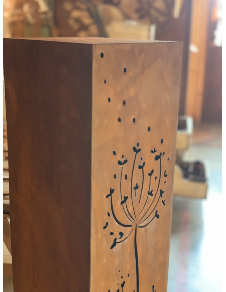 Rechteckige Säulen Eckige Säule - Allium im Wind - Höhe 125 cm - 25 x 25 cm Rechteckige Säule mit der Pusteblume im Wind als Mot