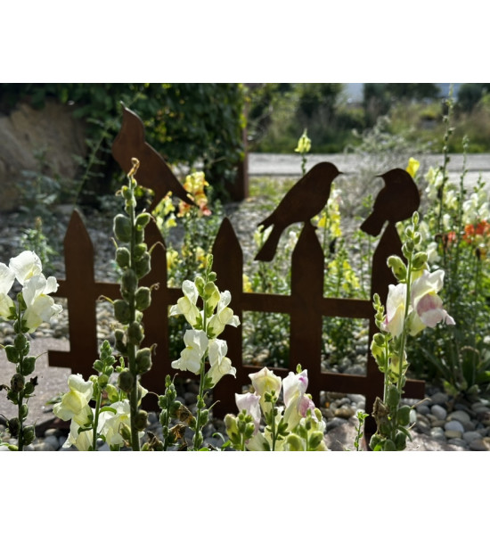 Zaun Metall Vogelzaun 2er Set zum Stecken Mittel 50 cm hoch 60 cm breit 




Niedliche kleine Vogelzäune zum Stecken im 2er