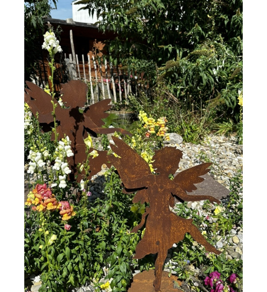 Weihnachtsdeko Tanzende Engelfigur auf Platte - groß - Höhe 55 cm Das große 55 cm hohe Engelchen tanz fröhlich umher. Diese hübs