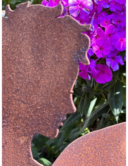 Weihnachtsdeko Tanzende Engelfigur auf Platte - groß - Höhe 55 cm Das große 55 cm hohe Engelchen tanz fröhlich umher. Diese hübs