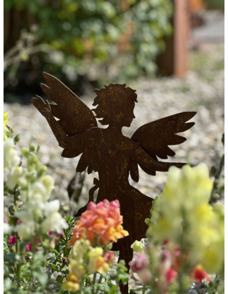 Weihnachtsdeko Tanzender Engel auf Platte - mittel - Höhe 42 cm Das mittelgroße 42 cm hohe Engelchen tanzt fröhlich umher. Mit e