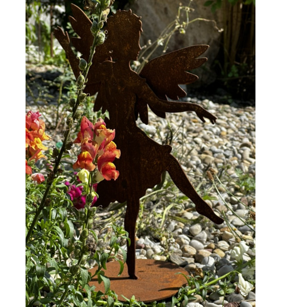 Weihnachtsdeko Tanzender Engel auf Platte - mittel - Höhe 42 cm Das mittelgroße 42 cm hohe Engelchen tanzt fröhlich umher. Mit e